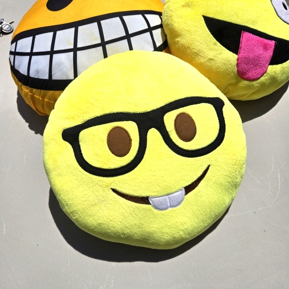 3 Kids Smiley Face Pillows - Bundle of 3 Pillows - Picture 4 of 4